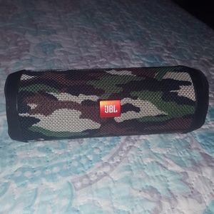 JBL flip 4